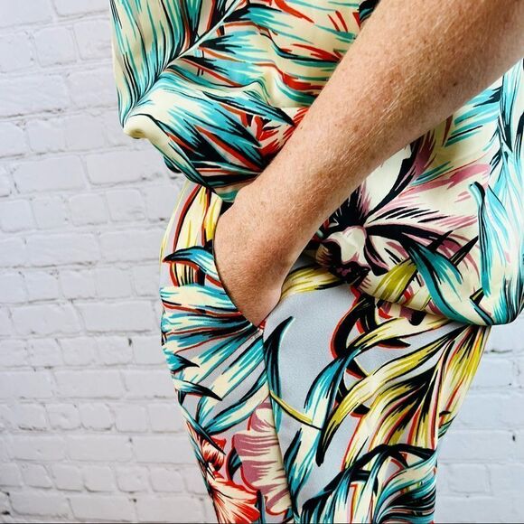 The Limited Tropical Two Piece Pant/Sleeveless Aloha Top Set - Picture 14 of 16